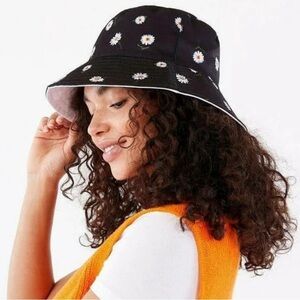 Alice & Olivia x FabFitFun Reversible Bucket Hat